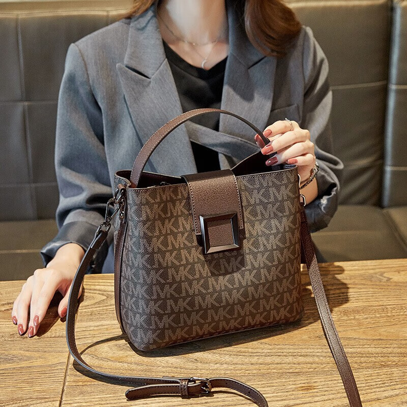 奈佰琪（NaiBaiQi）实用生日礼物女士包包女包单肩包大容量水桶手提包斜挎包 送女友 1818VK 礼盒装+玫瑰花+小熊