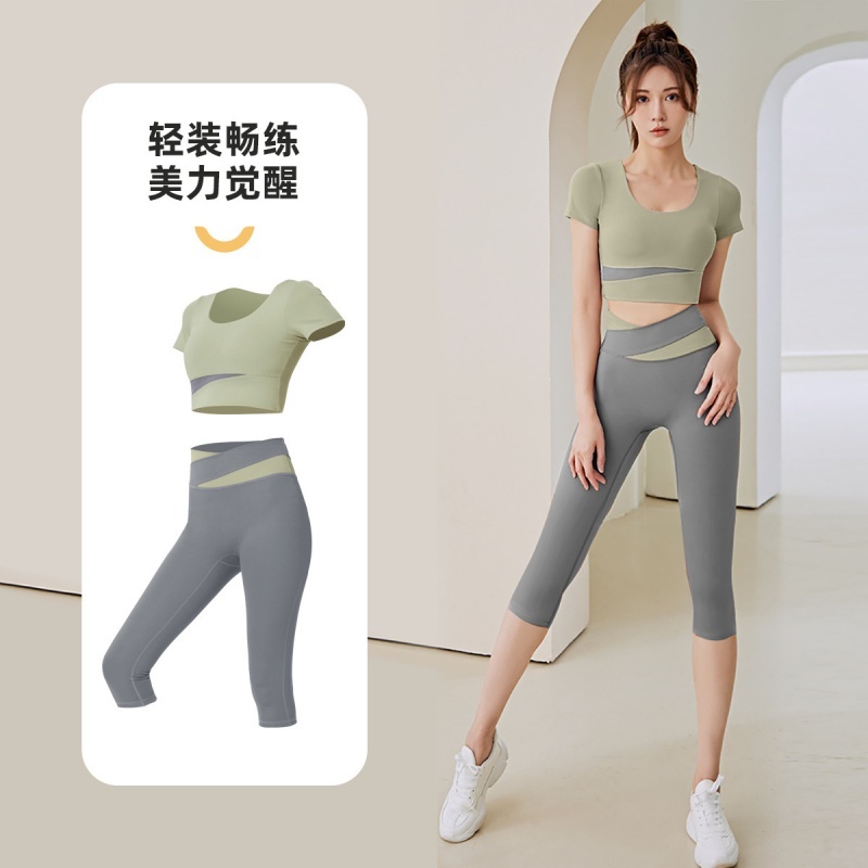 【春上新】瑜伽套装女时尚撞色带胸垫塑形七分裤健身跑步运动套装